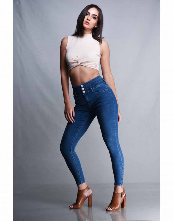 three-button-high-waist-jean-kelly-felder-ceyclick three-button-high-waist-jean-kelly-felder-ceyclick