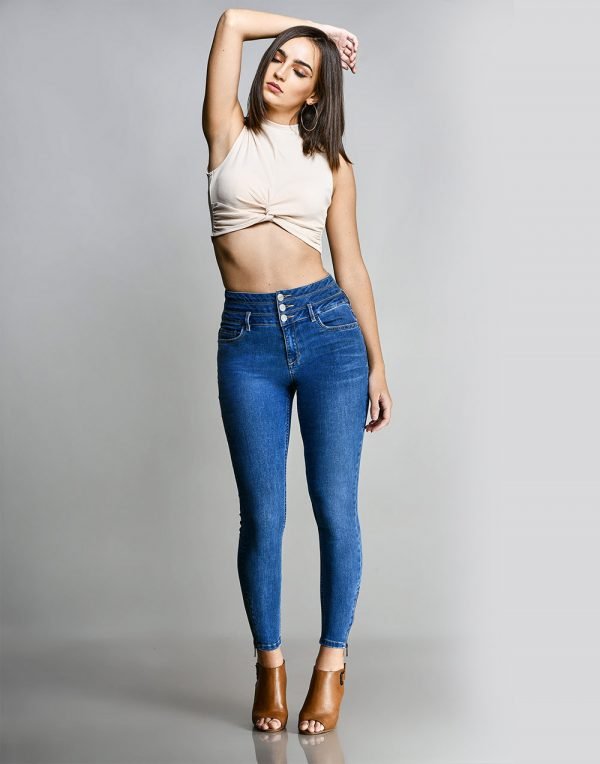 three-button-high-waist-jean-kelly-felder-ceyclick1 three-button-high-waist-jean-kelly-felder-ceyclick1